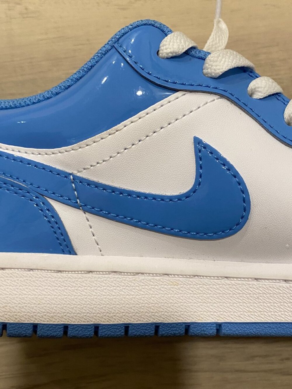 Air Jordan 1 Low SE Legend Blue Patent Menโs 9 Style Code: FZ2138-114 Women 10.5 - Picture 5 of 11